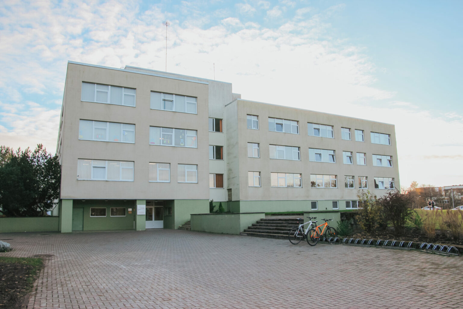 Valmieras 2. vidusskola, Raiņa iela 11, Valmiera