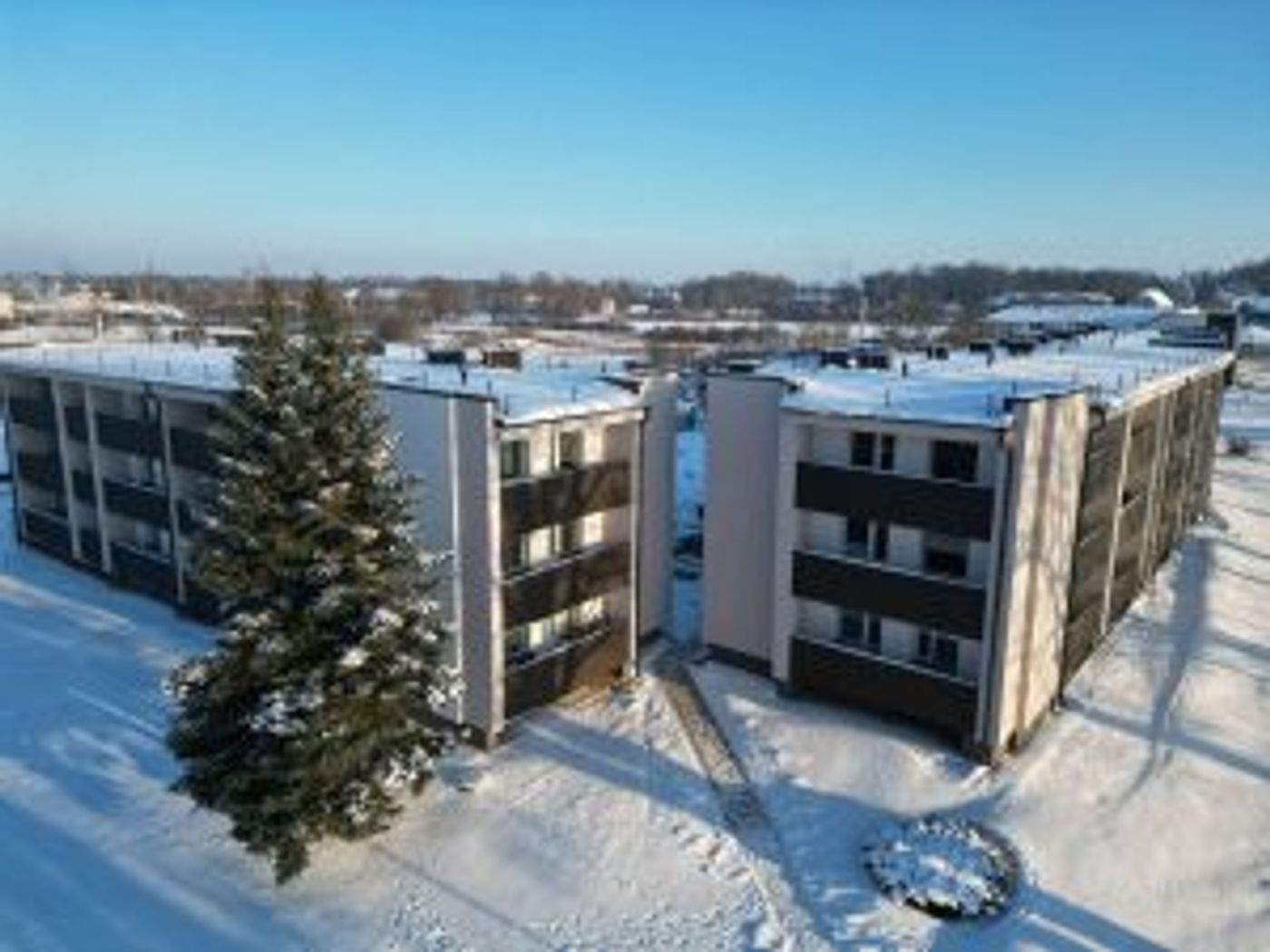 Daudzdzīvokļu dzīvojamā māja Ozolu ielā 2, Valmiermuižā