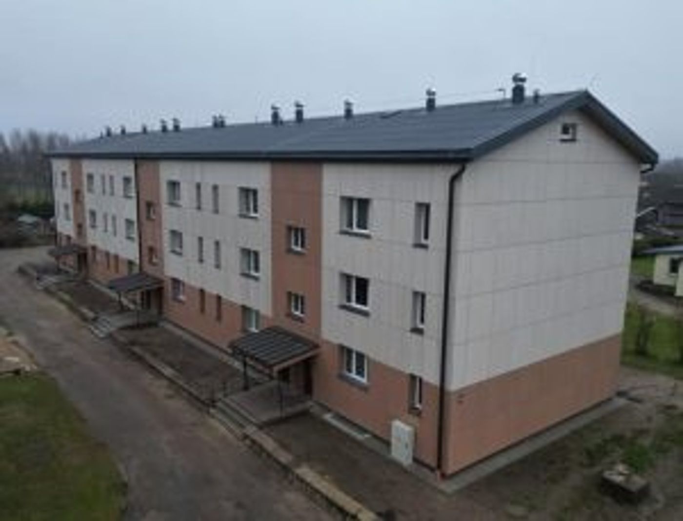 Daudzdzīvokļu dzīvojamā māja Jaunatnes ielā 15A, Burtniekos