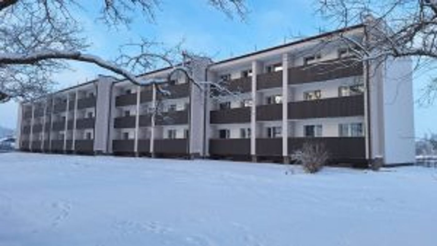Daudzdzīvokļu dzīvojamā māja Ozolu ielā 2, Valmiermuižā